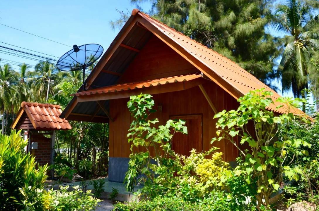 บ้านสนมณีโฮมสเตย์ Bansonmanee Homestay Khanom Extérieur photo