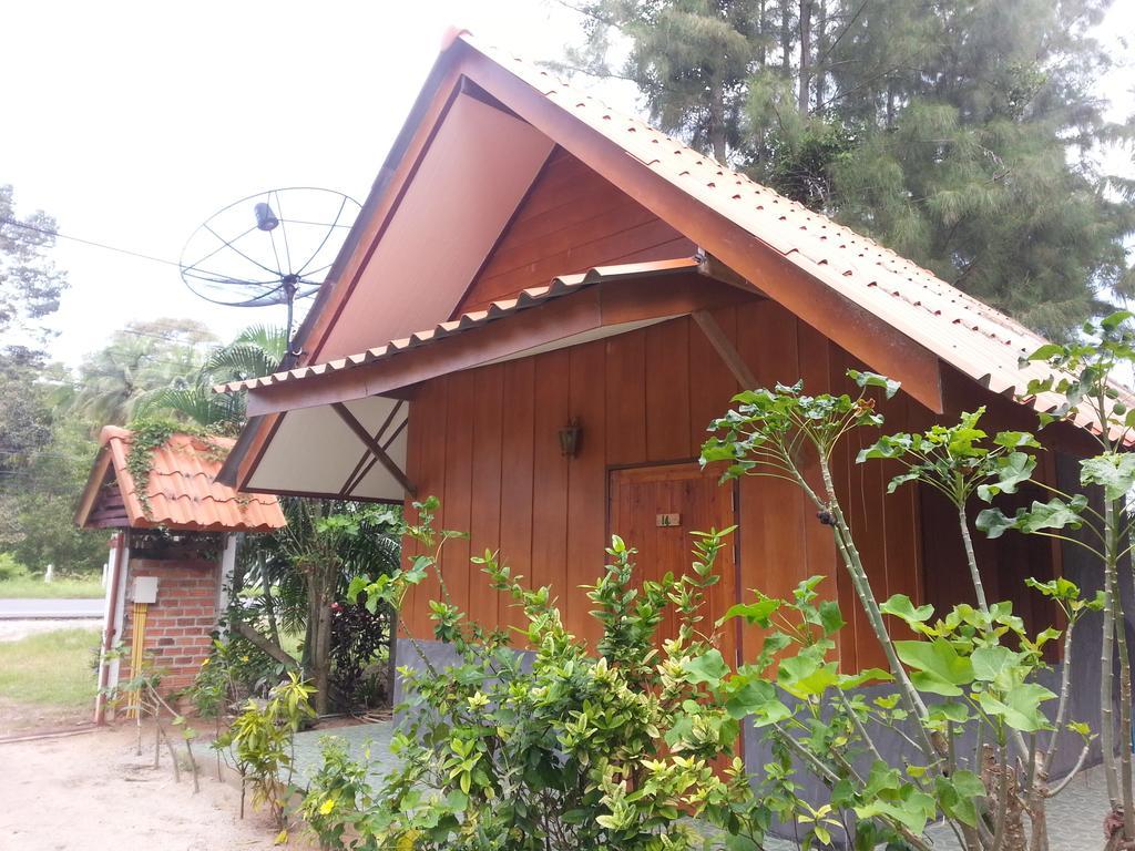 บ้านสนมณีโฮมสเตย์ Bansonmanee Homestay Khanom Extérieur photo