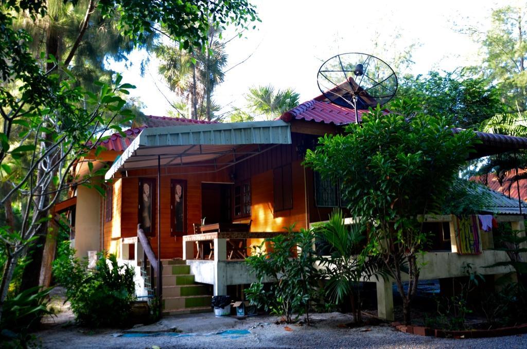 บ้านสนมณีโฮมสเตย์ Bansonmanee Homestay Khanom Extérieur photo