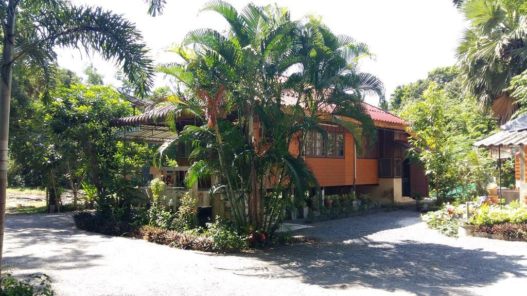 บ้านสนมณีโฮมสเตย์ Bansonmanee Homestay Khanom Extérieur photo