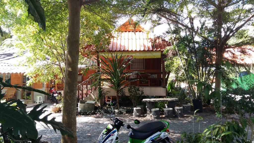 บ้านสนมณีโฮมสเตย์ Bansonmanee Homestay Khanom Extérieur photo